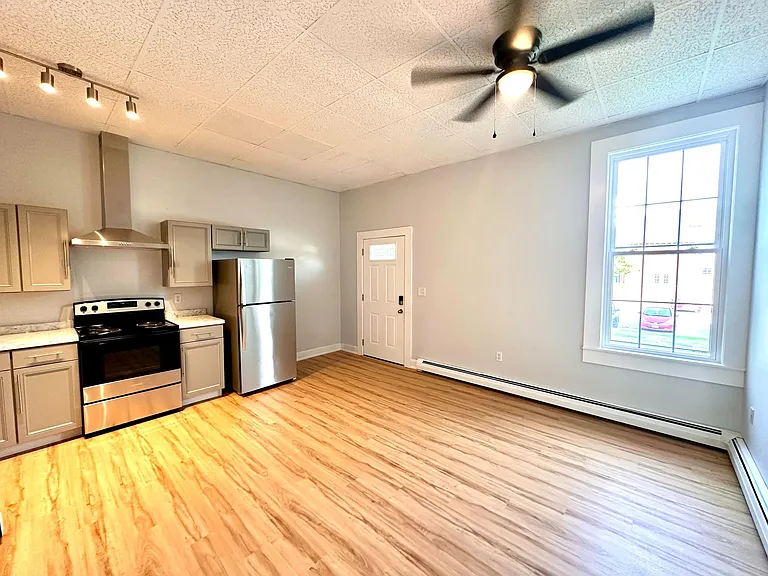 310 Union St — Photo 2