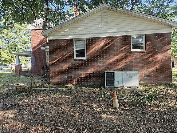 4th image of 301 N Old Laurens Rd