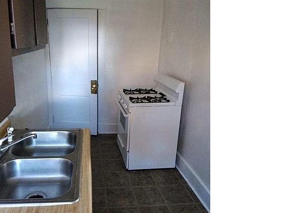 5th image of 71 W Delason Ave