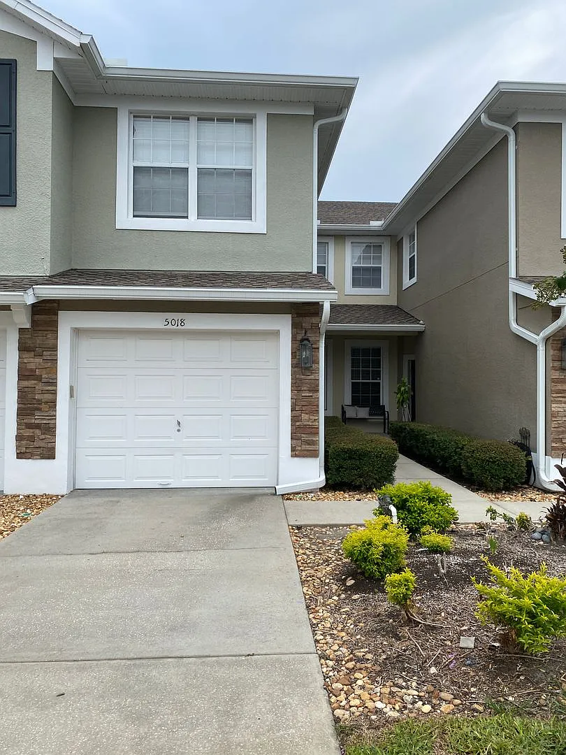 5018 Maxon Terrace, Freshly painted 3/2 Carriage home in Dunwoody — Photo 1