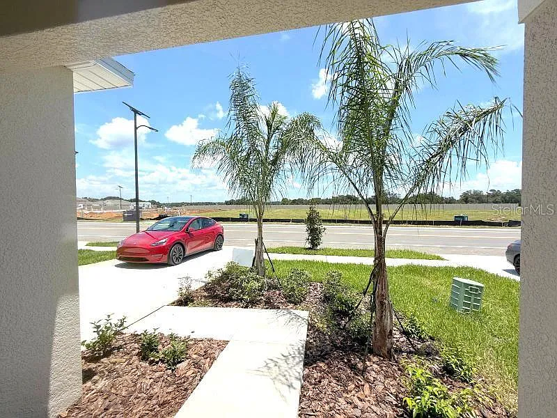 5 bed, 2.5 bath, 2326 sqft, $2,500 — Photo 4