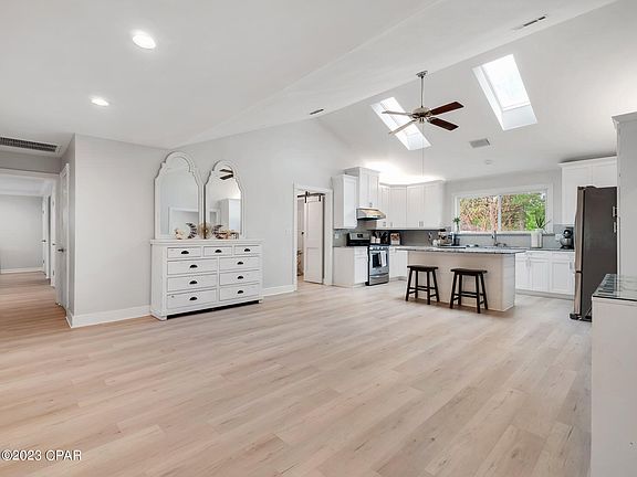 4th image of 5233 Forest Dr