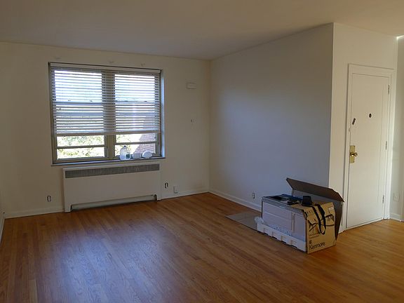 3rd image of 825 Iroquois St APT A9