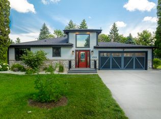 1702 20th St NW, Waverly, IA 50677