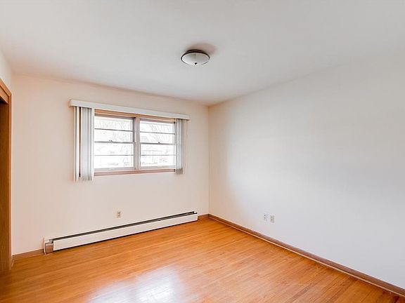 5th image of 136 20th Ave N