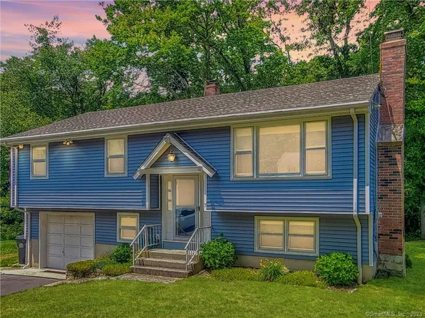 7 Dell Drive, Montville, CT 06382