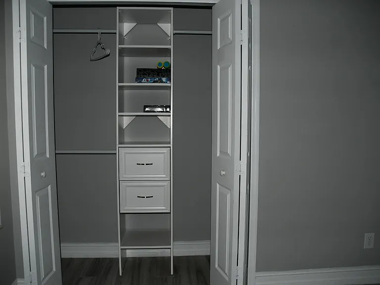 3rd bedroom's furnished closet