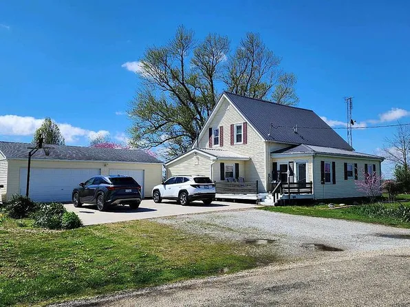 711 Old Springfield Rd, Lovington, IL 61937