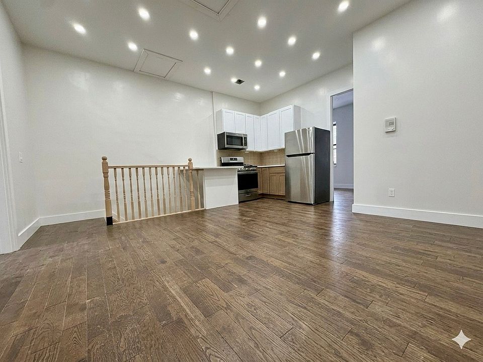 1st image of 300 Van Buren St #5