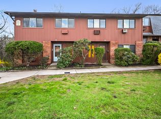 105 Coachlight Square, Montrose, NY 10548
