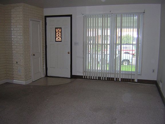 Spacious living room