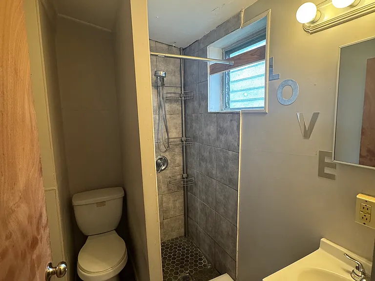 417 Porter St — Photo 3