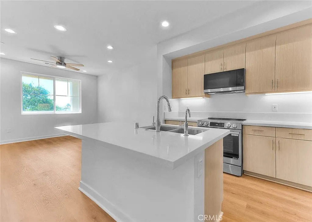 3 bed, 1480 sqft, $3,850 — Photo 3