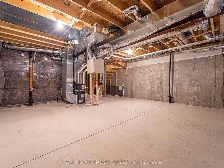 413 E 16th St — Photo 26