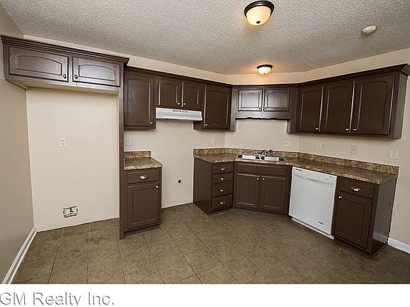 3rd image of 4361 Oaks Royal Dr