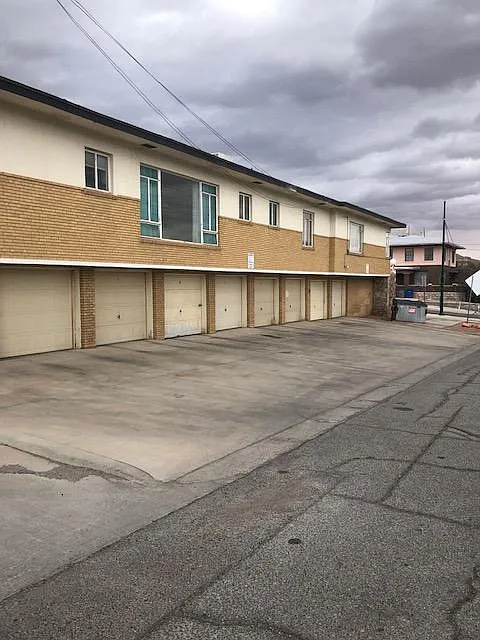 1501 N Stanton St — Photo 3