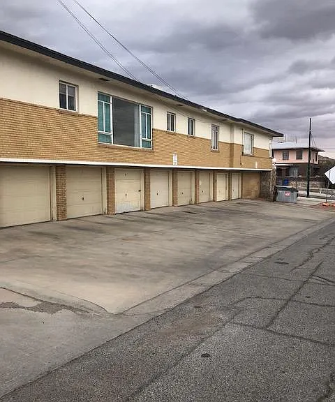 1501 N Stanton St — Photo 3