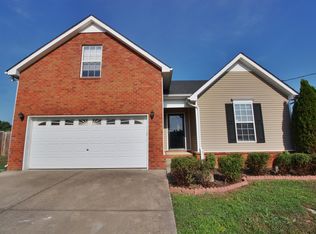 111 Macaw Ln, La Vergne, TN 37086