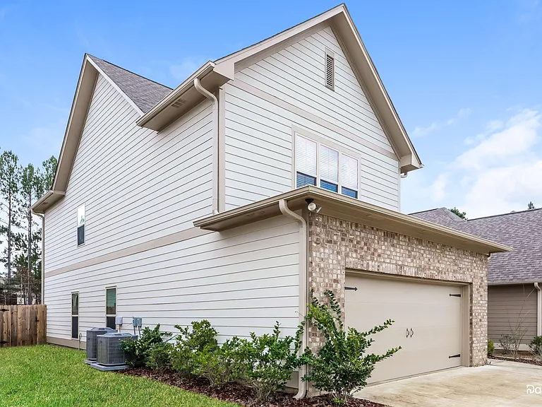 2078 Springfield Dr — Photo 3