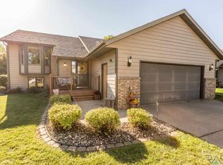 2713 S Avondale Ct, Sioux Falls, SD 57110