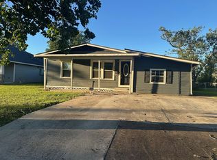 324 Azalea St, Lake Jackson, TX 77566