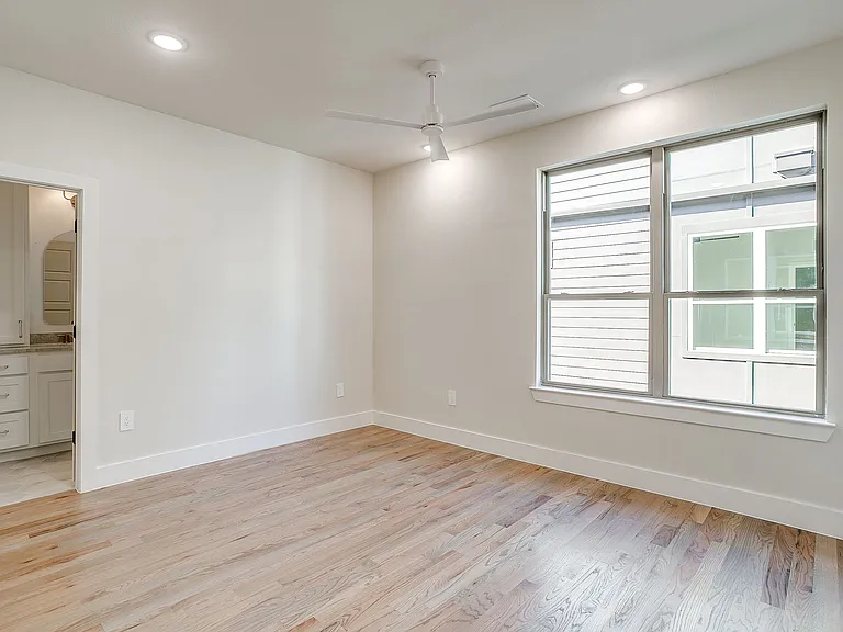 2820 Weisenberger St #102 — Photo 19
