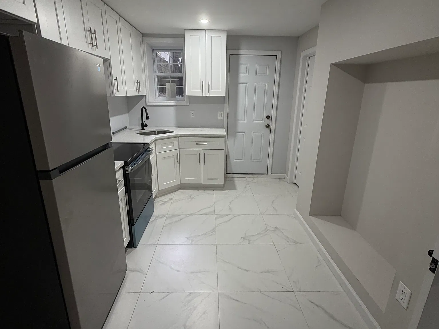 5 bed, 1566 sqft, $2,000 — Photo 2