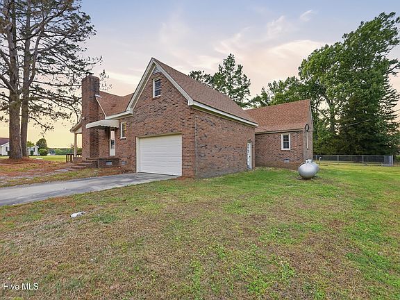 2nd image of 631 Selwin Road