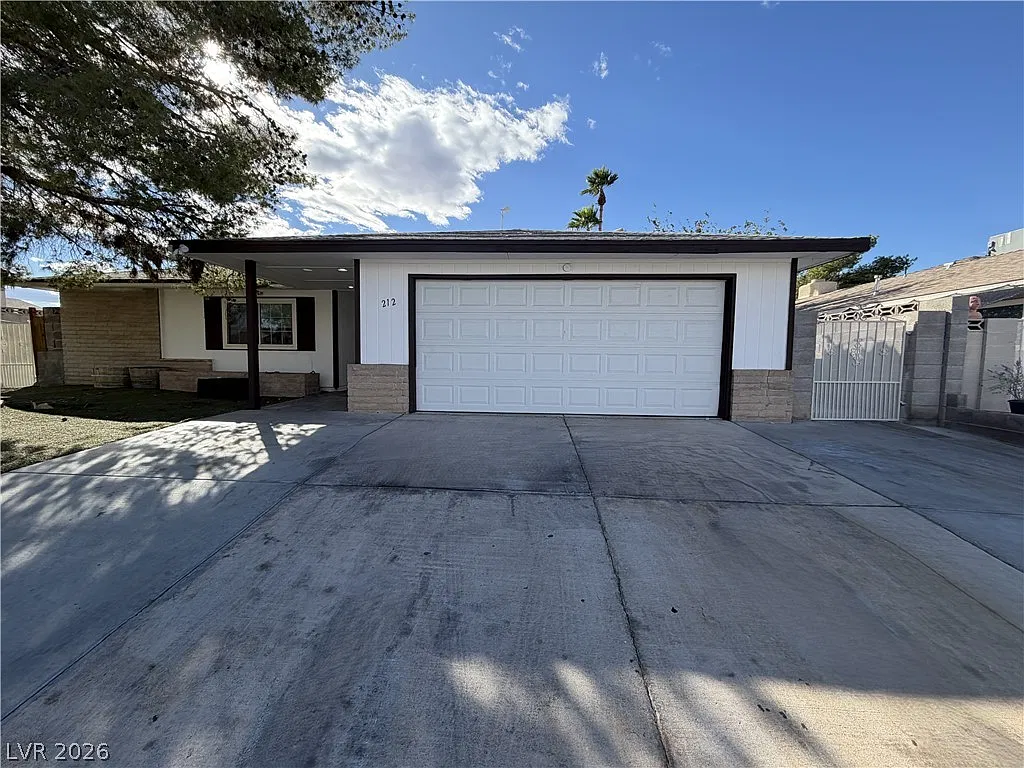 3 bed, 2.0 bath, 1620 sqft, $1,759 — Photo 1