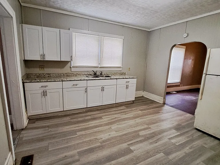 316 N Jackson St — Photo 6