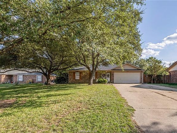 2nd image of 1304 Haley Pl
