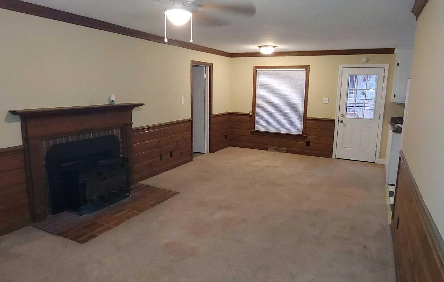 4 bed, 2.5 bath, 1927 sqft, $2,100 — Photo 3