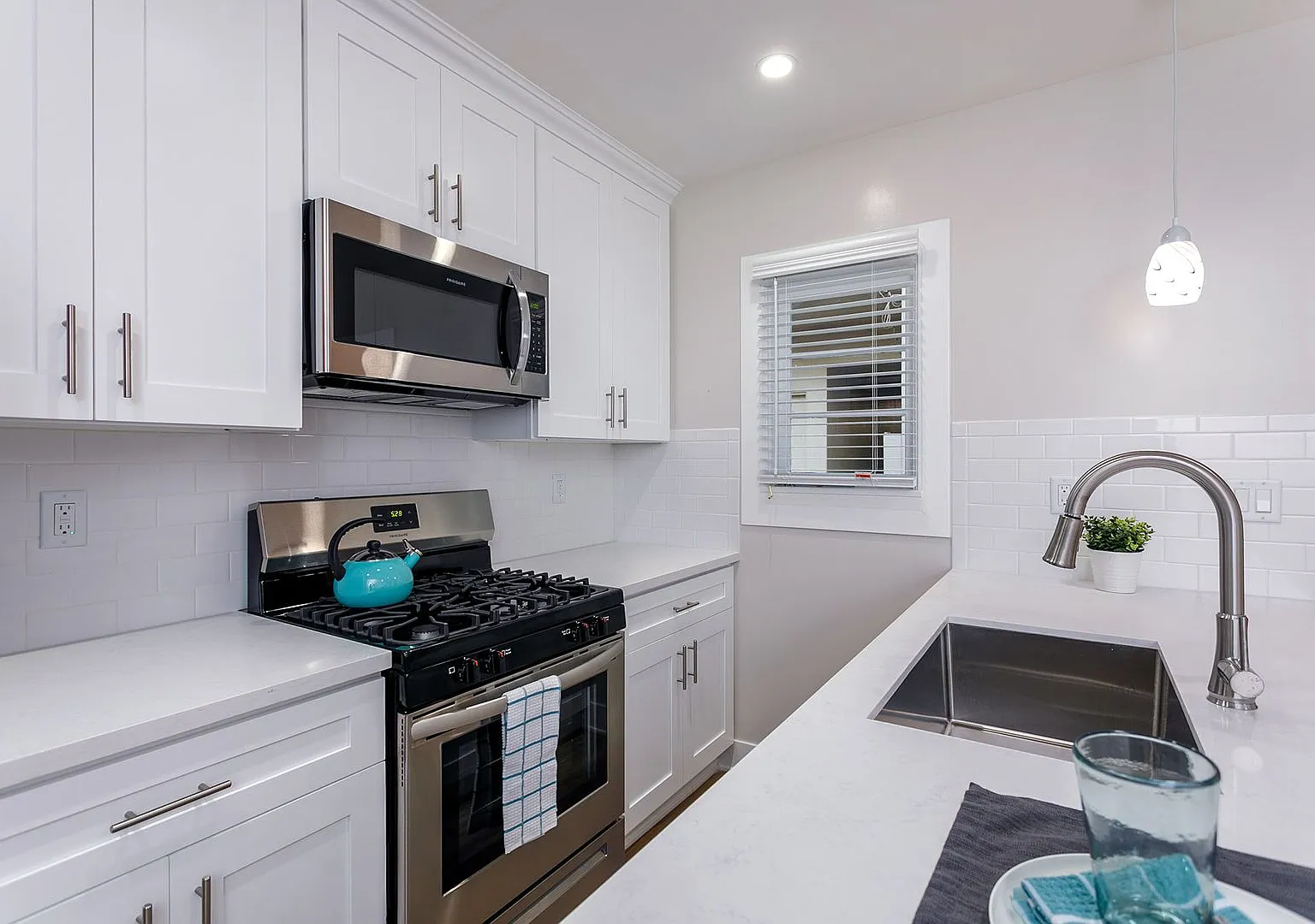 1BR in Prime Pasadena - 92 Walk Score + Parking — Photo 1