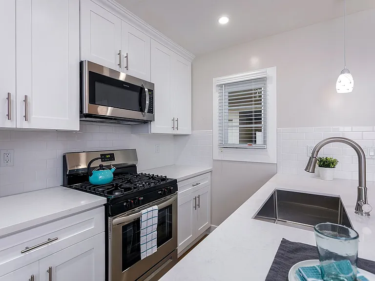 1BR in Prime Pasadena - 92 Walk Score + Parking + Free Electricity for 1 Year — Photo 1