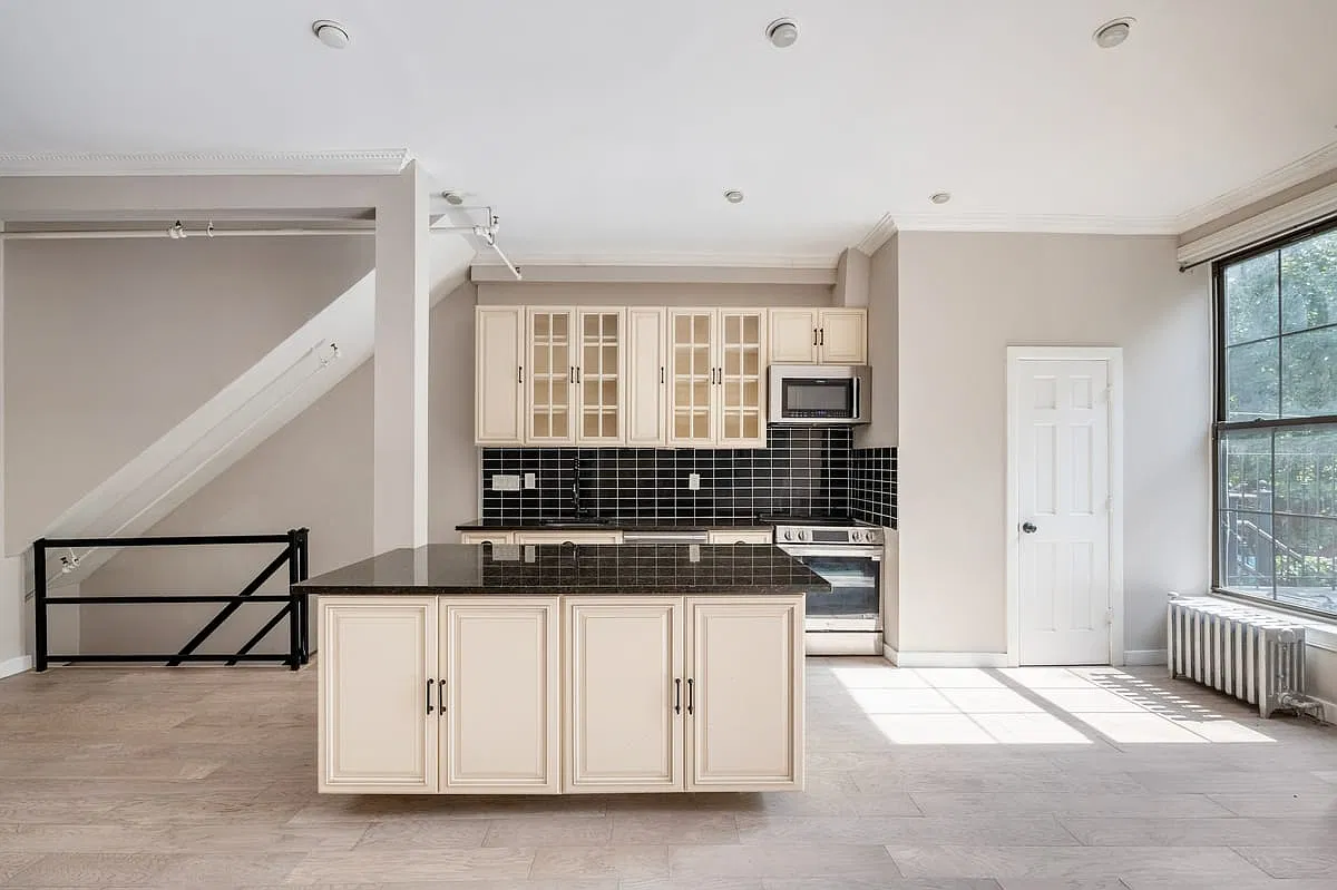 286 Clifton Place — Photo 4