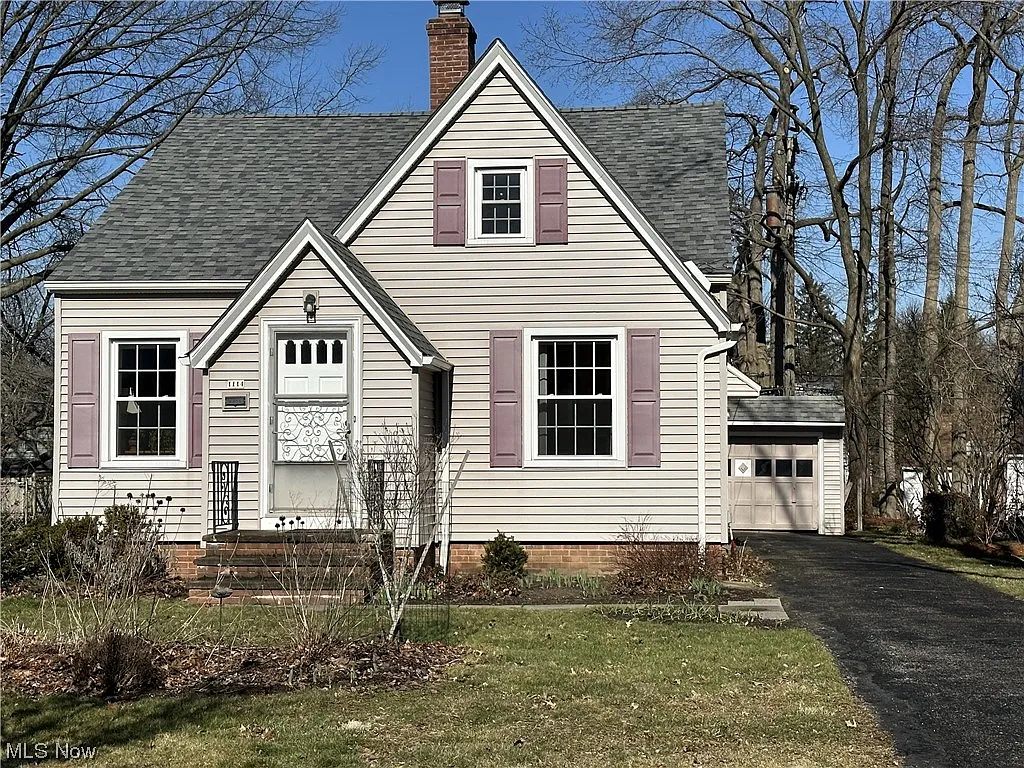 1114 Castleton Rd photo 1