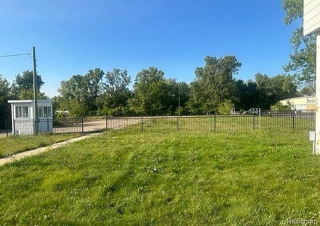 2nd image of 4028 W Pierson Rd