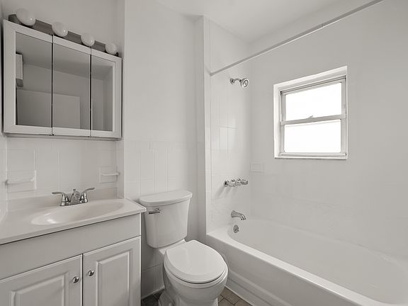 5th image of 326 Greenwood Ave Floor 2