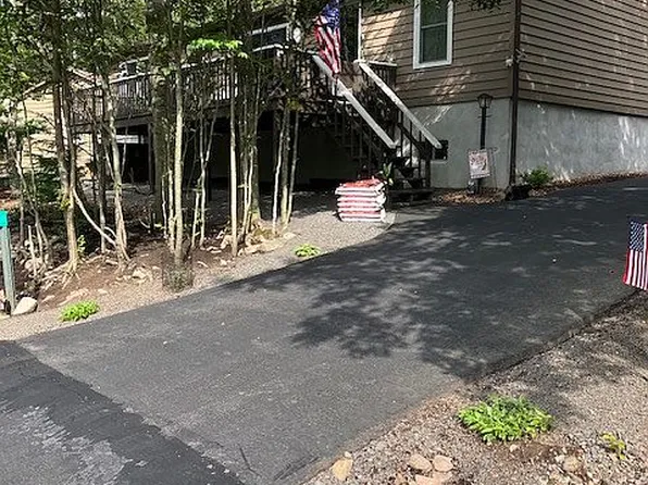 68 Floral Dr, Thornhurst, PA 18424