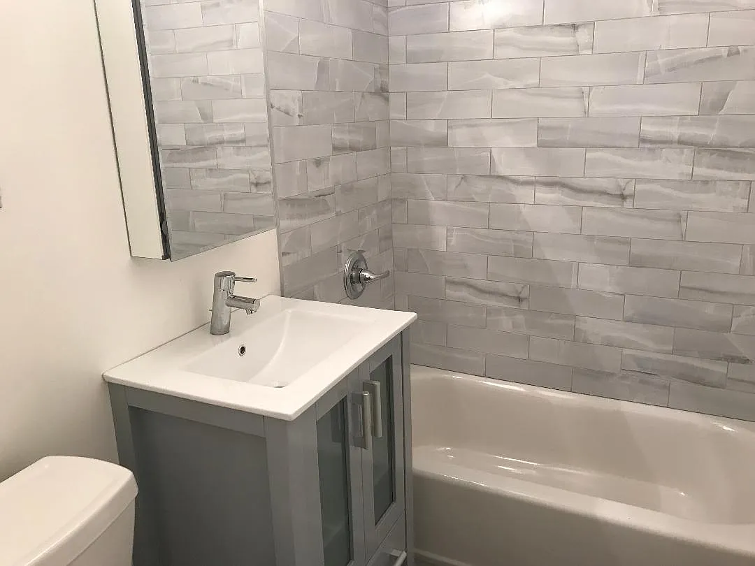 Building Photo - 1226 6th Ave #2
