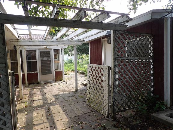 3rd image of 305 16th St NW