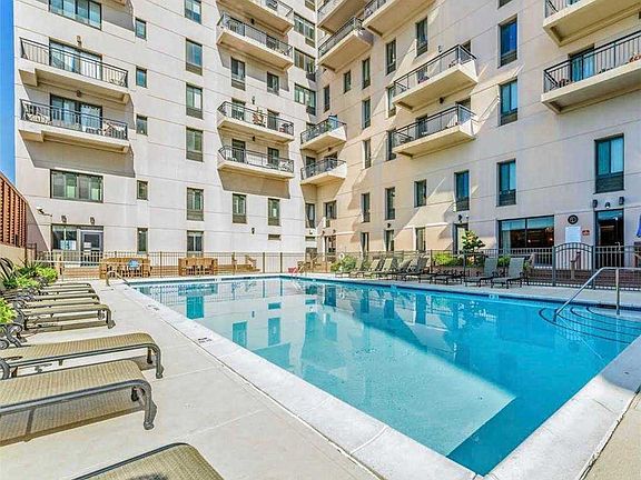4th image of 100 W Broadway APT 4P