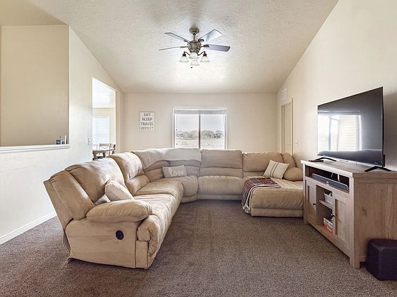 3rd image of 674 Tanglewood Dr