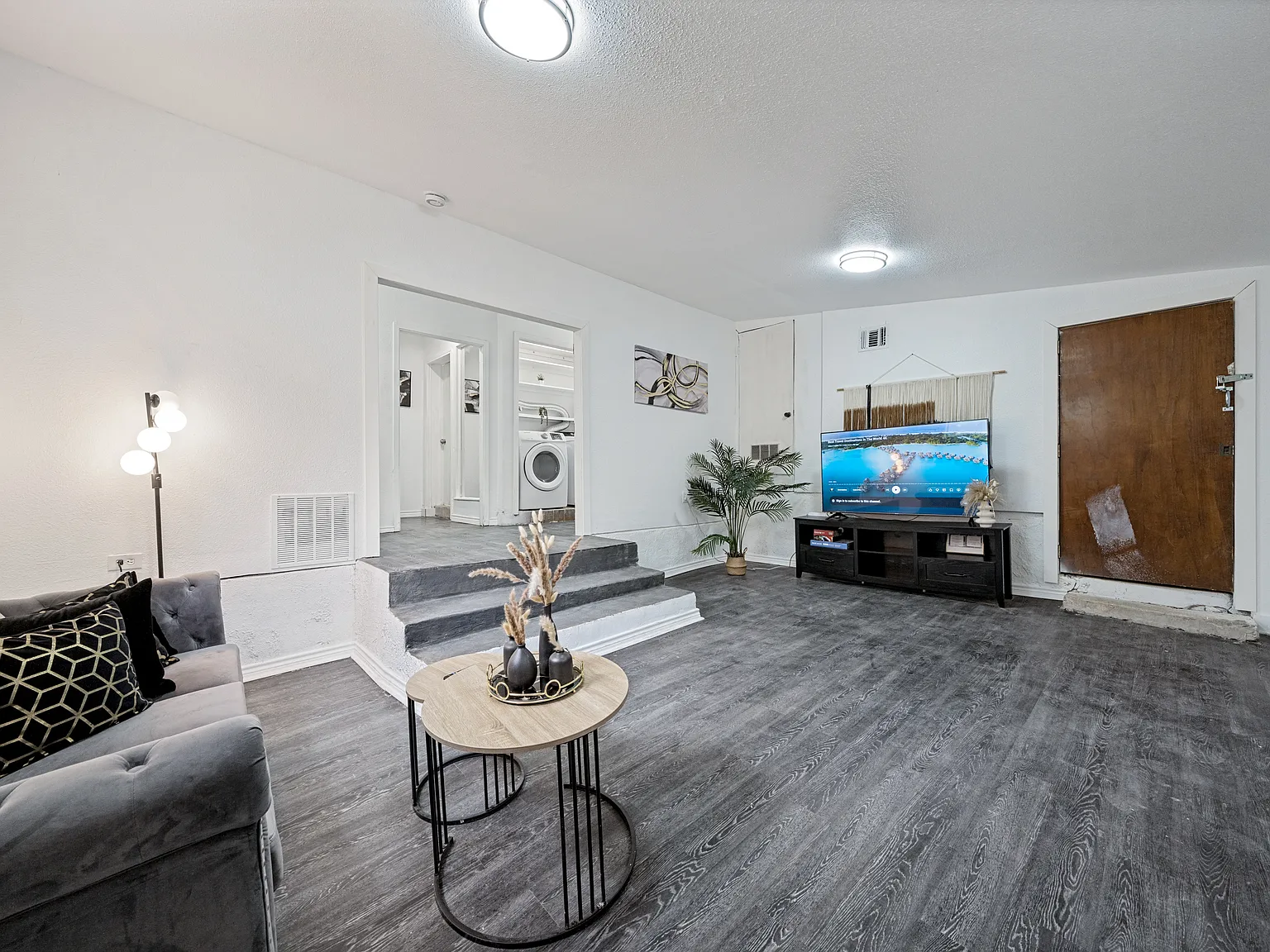 2 bed, 903 sqft, $1,200 — Photo 2