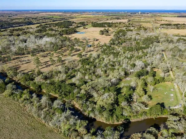 888 Rivers Road, Anahuac, TX 77514