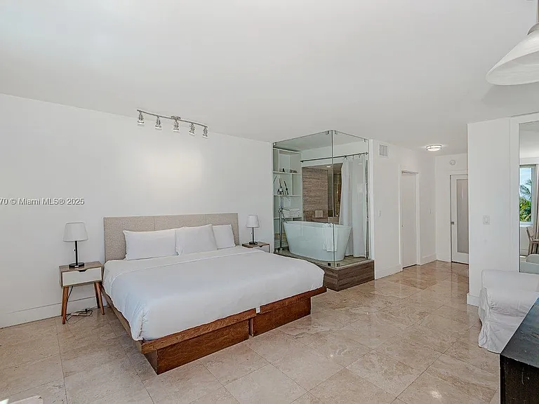 2301 Collins Ave #310 — Photo 18