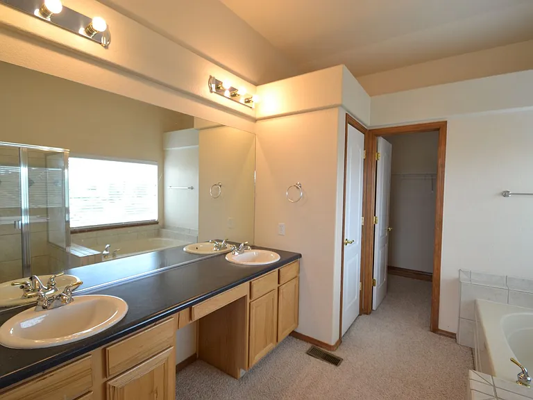 7492 Amberly Dr — Photo 22