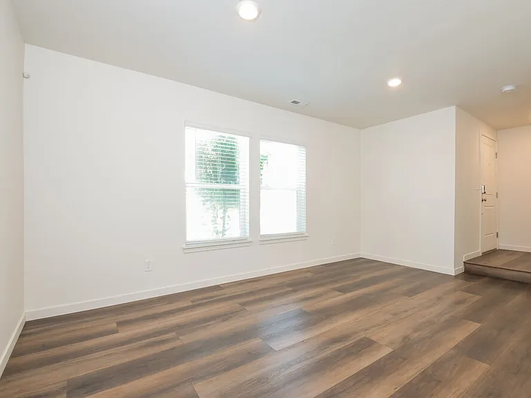 4734 N Tower Ct — Photo 6