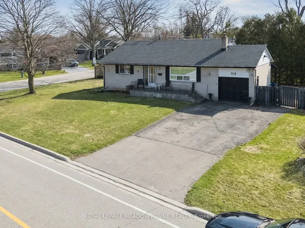 20 Plainsman Rd, Mississauga, ON L5N 1C6