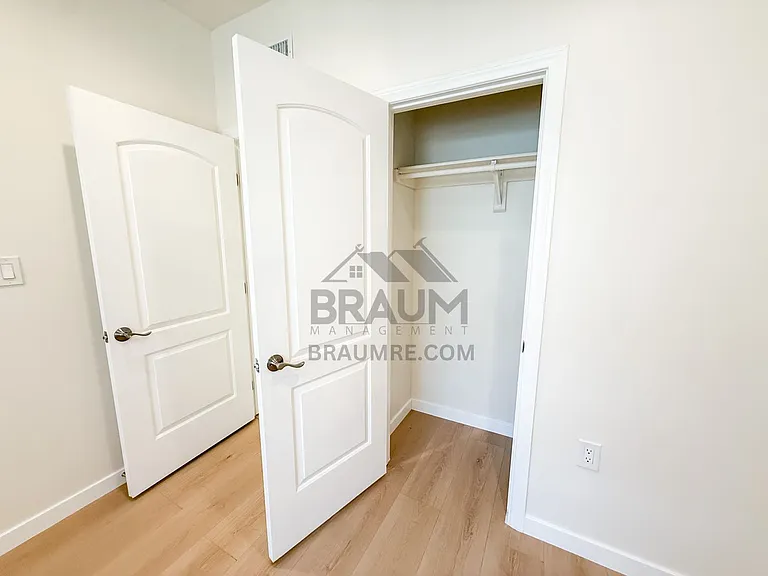 1423 Franklin St — Photo 46